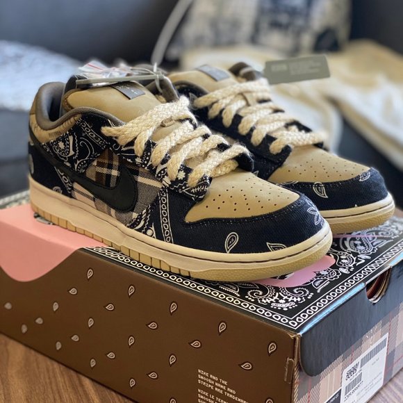 Nike × Travis Scott - Picture 2 of 13